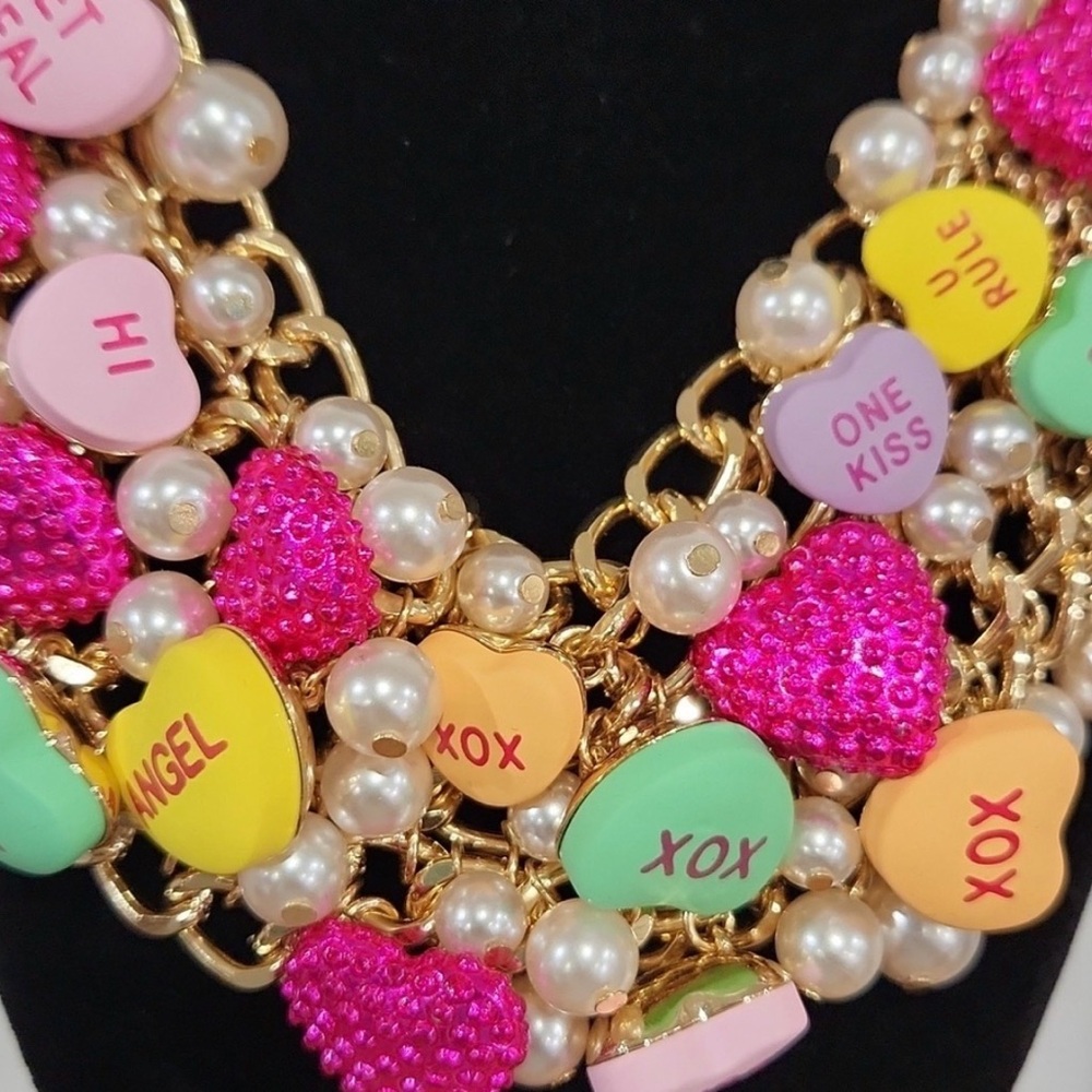 👉✨️ Betsey Johnson Multicolor think pink XO statement Necklace - Picture 2 of 7